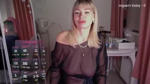 Snapshot of julvilnet chatting on February 2025 05:07:02 AM Julia online show from February 2025 05:07:02 AM