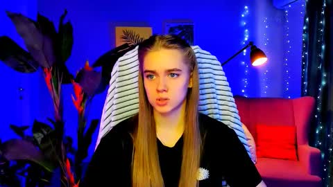 Snapshot of junewoods chatting on February 2026 07:40:01 AM junewoods online show from February 2026 07:40:01 AM