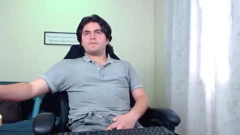 juniior_333 online show from November 2025 04:31:02 PM