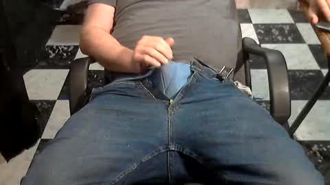 Snapshot of junkerdc1 chatting on April 2026 03:17:02 AM junkerdc1 online show from April 2026 03:17:02 AM