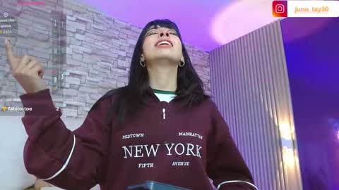 Snapshot of juno_tay chatting on October 2025 12:28:02 PM JUNO online show from October 2025 12:28:02 PM
