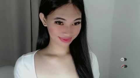 Snapshot of juny_lanyy chatting on February 2025 12:16:02 PM Julia online show from February 2025 12:16:02 PM