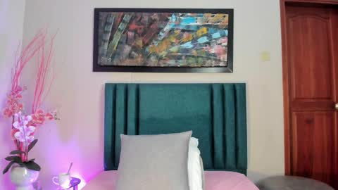 Jupiter Fox online show from December 2025 01:00:01 AM