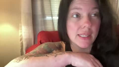 Flirty influncer online show from December 2025 01:19:01 PM