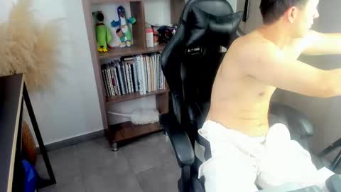 know me online show from October 2025 12:50:02 PM