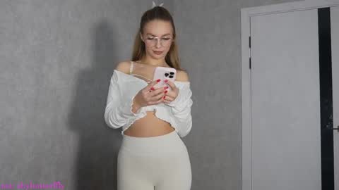 Jenny  Welcome3 online show from January 2026 09:01:01 AM