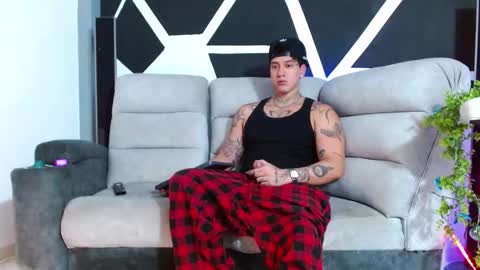 justinfuller_31 online show from November 2025 04:51:02 PM