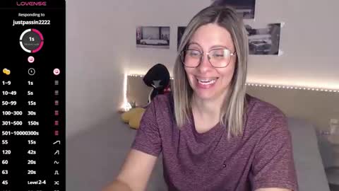 Julie online show from September 2025 04:38:02 AM