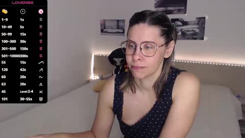 Julie online show from October 2025 04:49:02 AM