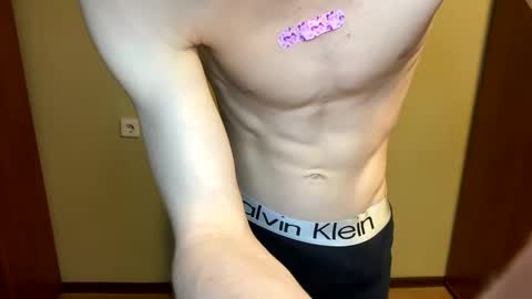 Snapshot of k1tty_b0y chatting on January 2025 04:39:01 PM k1tty b0y online show from January 2025 04:39:01 PM