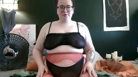 kaitrosss online show from April 2026 07:04:02 PM