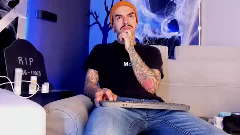 Snapshot of kaletattoos chatting on October 2025 11:03:01 AM Kale online show from October 2025 11:03:01 AM