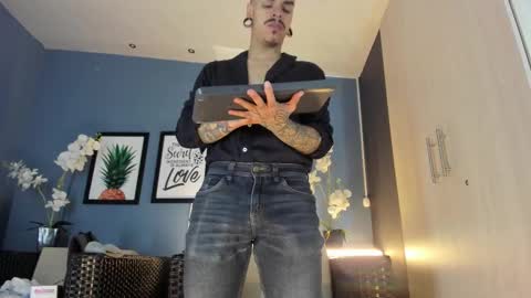 Snapshot of kaletattoos chatting on November 2025 11:54:01 AM Kale online show from November 2025 11:54:01 AM