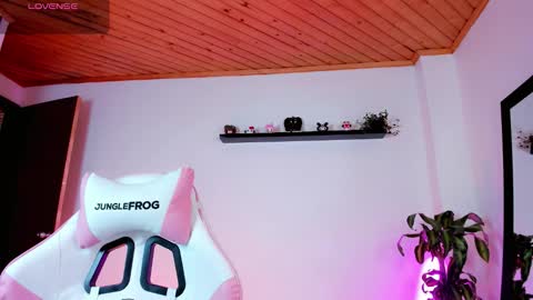 Kali Ka Please help me with your thumbs up its important   dont forget my birthday on October 26 online show from September 2025 06:08:02 PM