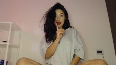 Snapshot of kalindi_ chatting on January 2025 04:15:01 PM ONLY FANS cami0777 FANSLY Camilabcruz777 instagram online show from January 2025 04:15:01 PM