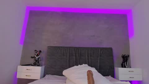 Carolina   online show from December 2024 05:00:01 PM