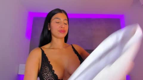 Carolina   online show from February 2025 07:07:01 PM