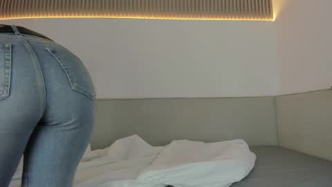 Carolina   online show from December 2025 12:01:02 PM