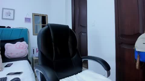 Kamilalopez online show from May 2026 10:27:02 PM