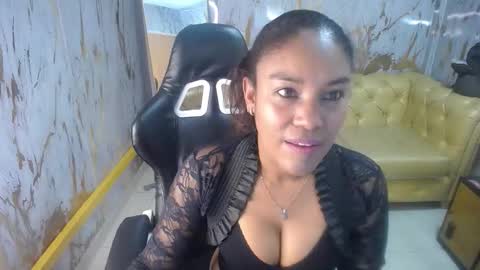 Kamala. Live 2100 - 600 online show from November 2025 12:47:01 PM