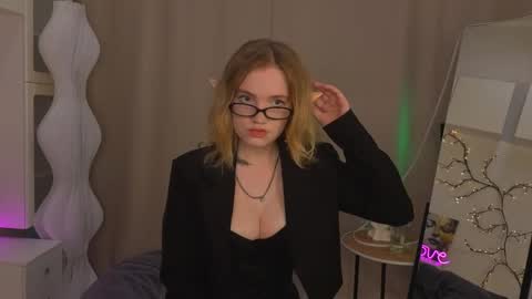 Emily online show from May 2026 06:08:01 AM