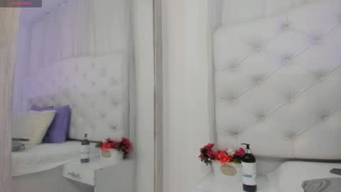 Snapshot of kamila_arias chatting on October 2025 12:23:02 PM online show from October 2025 12:23:02 PM