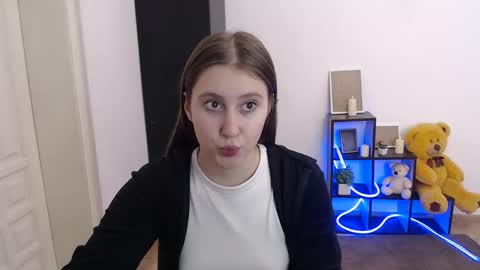 kamilla_love_ online show from November 2025 12:34:01 PM