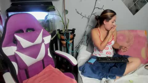 Kamila online show from September 2025 11:43:01 PM