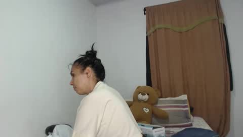 Snapshot of kammy_cami chatting on May 2026 12:01:02 PM kammy y camila online show from May 2026 12:01:02 PM