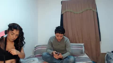 Snapshot of kammy_cami chatting on May 2026 04:04:02 PM kammy y camila online show from May 2026 04:04:02 PM