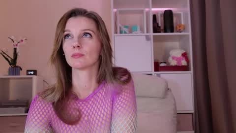 Julia online show from March 2026 08:42:01 PM