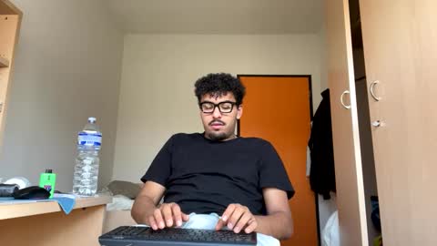 Snapshot of karim03larbi chatting on March 2025 12:34:01 PM karim03larbi online show from March 2025 12:34:01 PM