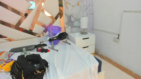 KarinaSimonz online show from April 2026 09:05:01 PM