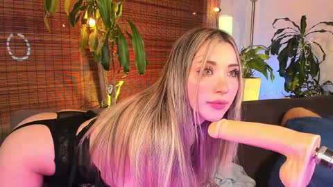 Snapshot of karla_bae chatting on February 2025 08:39:02 AM Karla online show from February 2025 08:39:02 AM