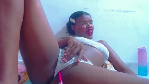 Snapshot of karla_latina_28 chatting on September 2025 10:23:01 PM karla latina 28 online show from September 2025 10:23:01 PM