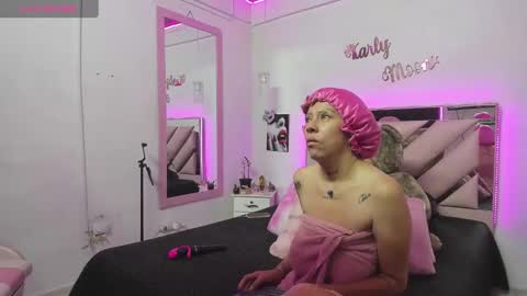 Snapshot of karly_moonn chatting on September 2025 12:21:02 AM Karly Moonns online show from September 2025 12:21:02 AM