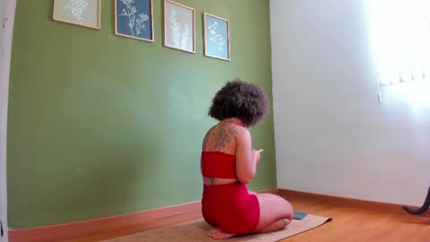 Karlye online show from April 2026 04:01:01 PM