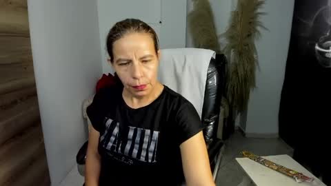 KARLYE online show from April 2026 02:01:01 AM