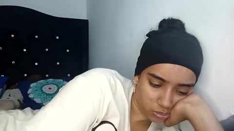 Independent model online show from October 2025 05:22:02 PM