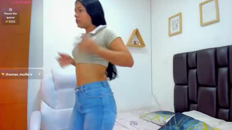Snapshot of karol_bustamante chatting on October 2025 11:55:01 AM Karol online show from October 2025 11:55:01 AM