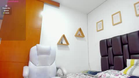 Snapshot of karol_bustamante chatting on October 2025 11:54:02 AM Karol online show from October 2025 11:54:02 AM