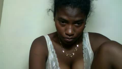 Snapshot of karoliee chatting on April 2026 07:58:02 PM karoliee online show from April 2026 07:58:02 PM