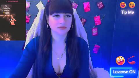 Caroline online show from April 2026 05:52:01 AM