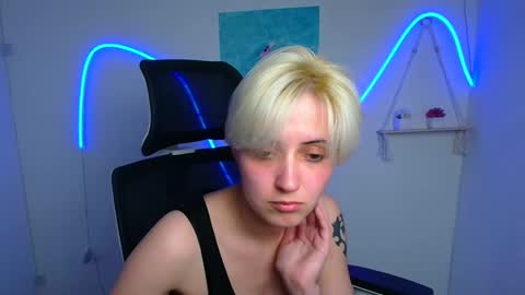 Karolina online show from May 2026 12:32:02 PM