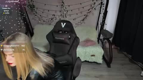 KarolinaHayes online show from June 2026 04:09:01 PM