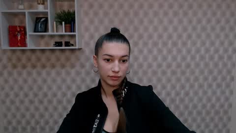 Karolina online show from January 2025 10:10:02 AM