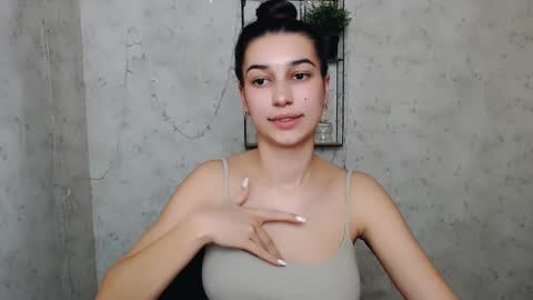 Karolina online show from March 2025 01:29:01 PM