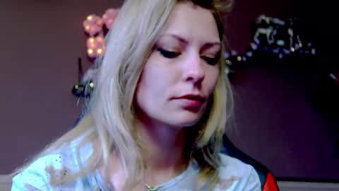 karoline121 online show from December 2025 10:00:02 AM