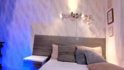 Lune  online show from July 2026 06:18:01 PM