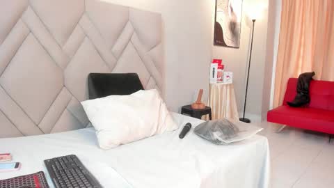 kasandra gomez online show from February 2026 12:49:01 PM